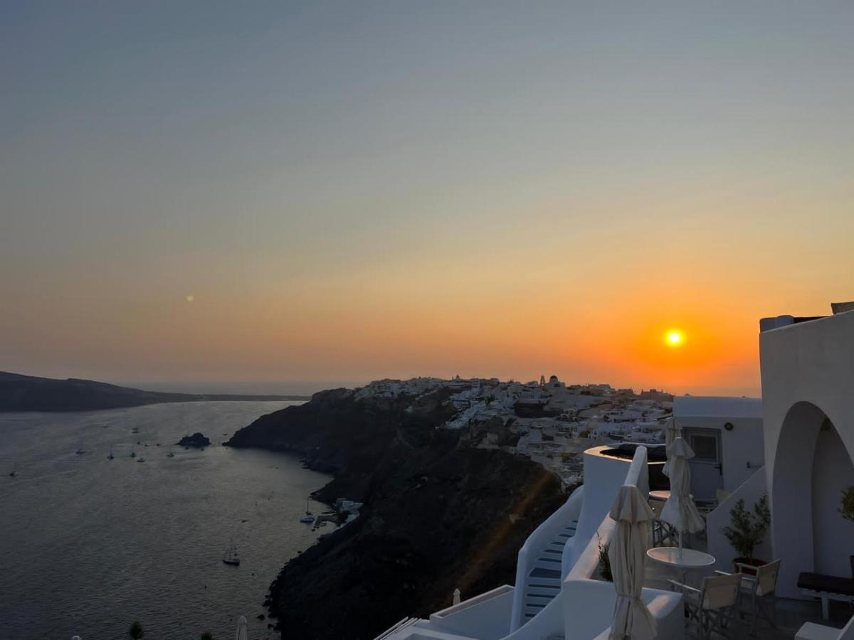 Captain John Villas Oia - Caldera & Sunset View Bagian luar foto