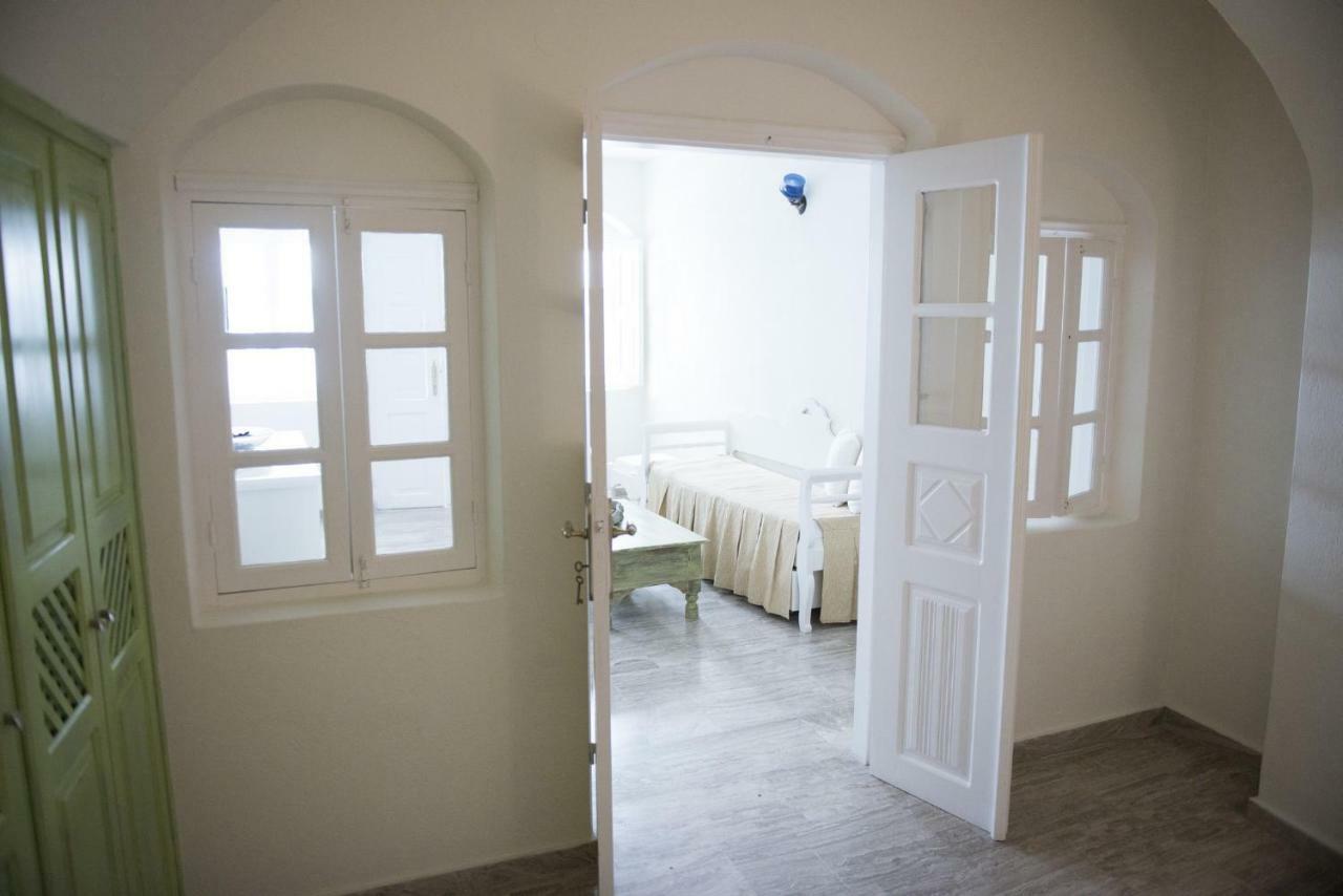 Captain John Villas Oia - Caldera & Sunset View Bagian luar foto
